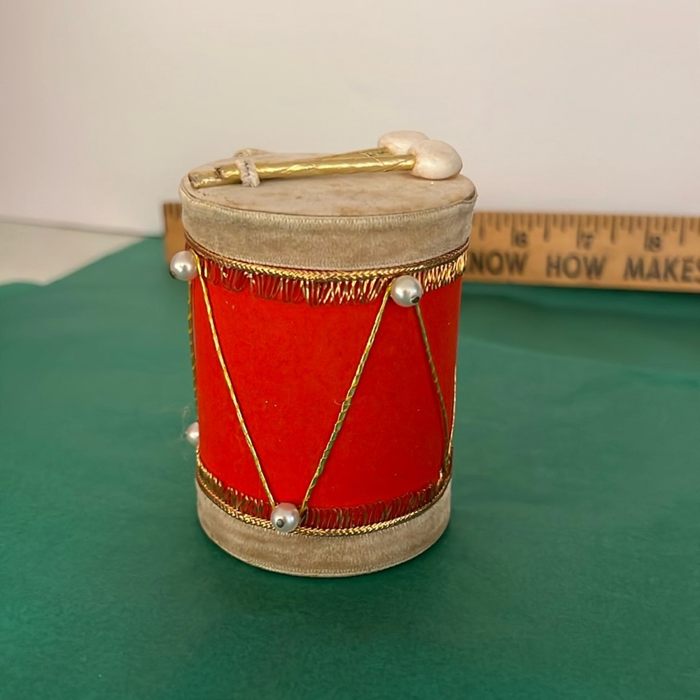 VTG 1940s 50s HANDMADE DRUM CHRISTMAS TREE ORNAMENT 3 1/2" TALL RED WHITE GOLD